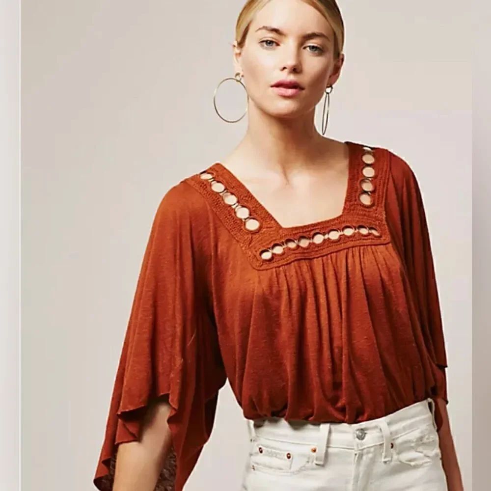 Free People linen blend boho style top.  Size XS